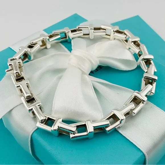 Tiffany Wide T links bracelet